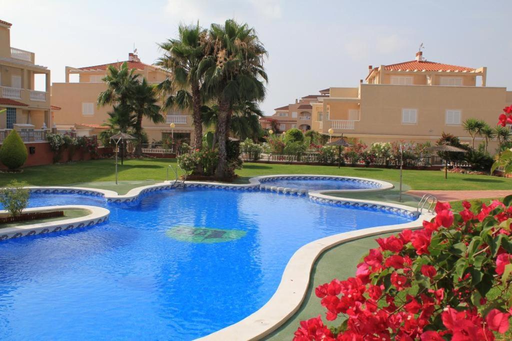 2 Bedroom Duplex Playa Flamenca Ferienhaus *
